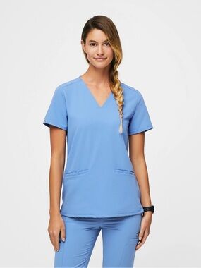 Figs Casma Three-Pocket Scrub Top™ Cecil Blue
